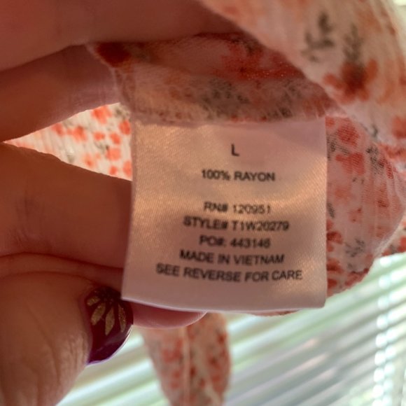 Long Sleeve Floral Blouse - Picture 3 of 3